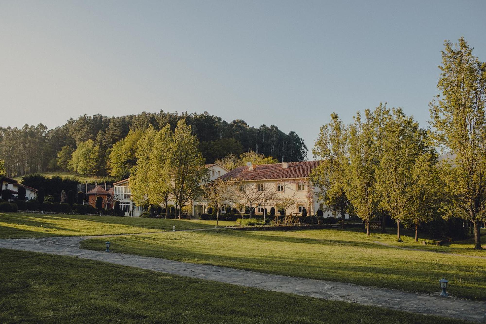 Amalurra Ecohotel & Retreat Center Laiseca Exterior photo